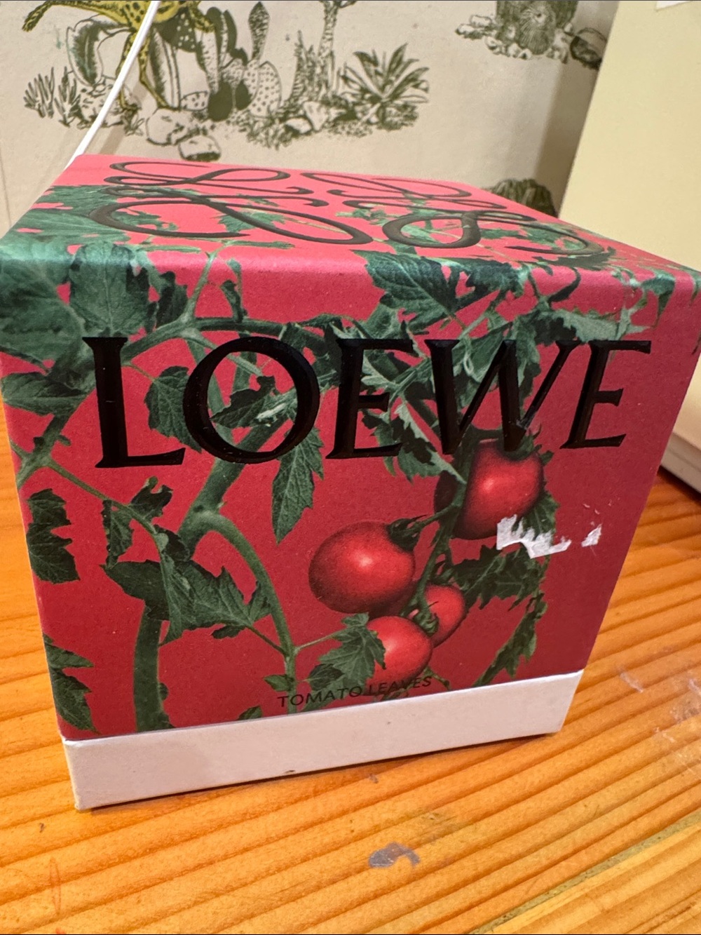Loewe Red Tomato Leaves candle new made in Spain